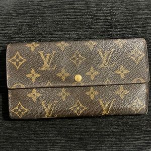 Authentic Louis Vuitton Sarah Monogram Wallet